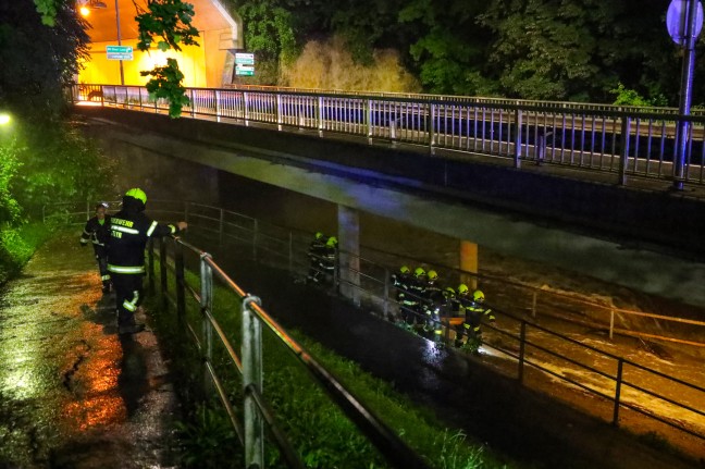Personenrettung: Drei Personen während Unwetter bei Teufelsbach-Wasserfall in Steyr eingeschlossen