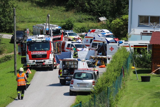Kohlenmonoxid-Unfall in Lasberg: Zwei Kleinkinder (3 und 5) reanimiert, Mutter (32) schwer verletzt