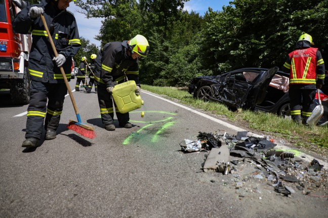 Schwerer Verkehrsunfall auf Gmundener Straße in Roitham am Traunfall