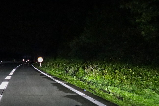 Motorradlenker bei Kollision mit LKW auf Westautobahn bei Regau schwer verletzt