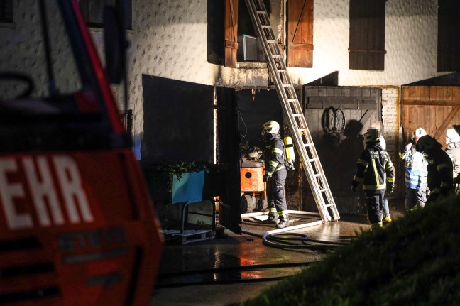 Vier Feuerwehren bei Brand in landwirtschaftlichem Nebengebäude in Ohlsdorf im Einsatz