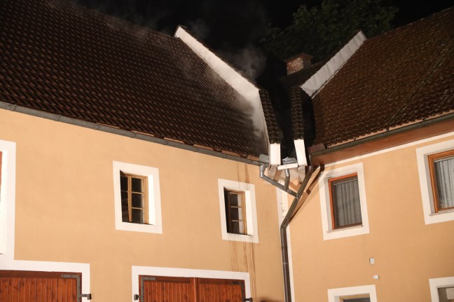 Brand nach Blitzschlag in Bauernhof in Asten