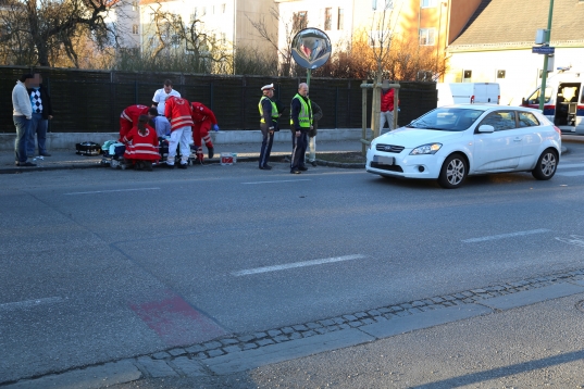 Fußgängerin in der Maria-Theresia-Straße von Fahrzeug erfasst und verletzt