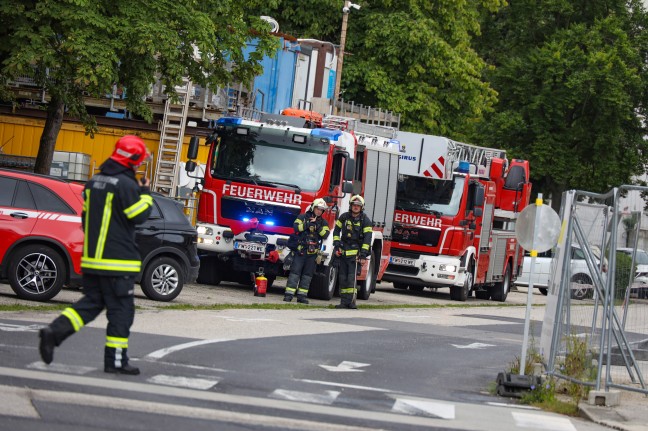 Isolieranstrich: Einsatzkrfte bei vermutetem Gasgeruch auf Baustelle in Wels-Innenstadt im Einsatz