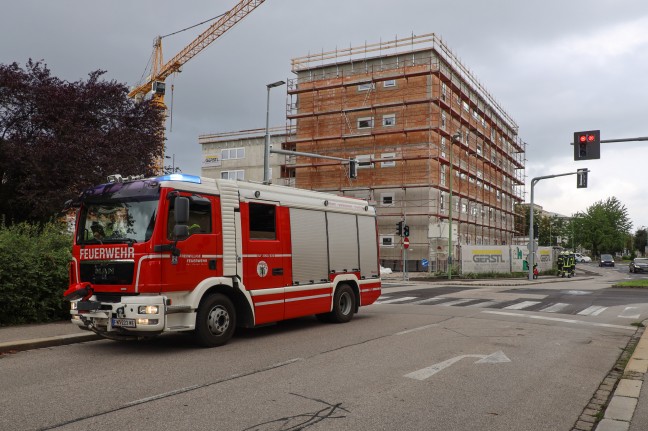 Isolieranstrich: Einsatzkrfte bei vermutetem Gasgeruch auf Baustelle in Wels-Innenstadt im Einsatz