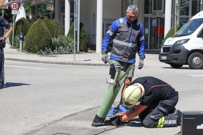 Kollision zweier Autos in einem Kreuzungsbereich in Wels-Vogelweide fordert zwei Verletzte