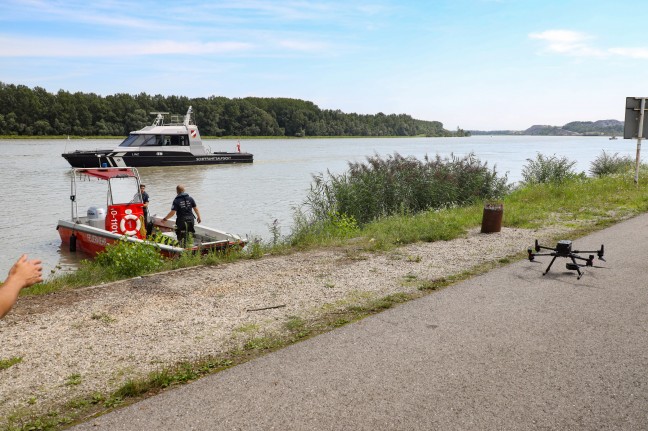 Segelflugzeug in Linz-Industriegebiet-Hafen in die Donau gestürzt