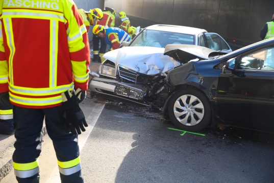 Erneut schwerer Verkehrsunfall auf Kremstal Straße in Pasching