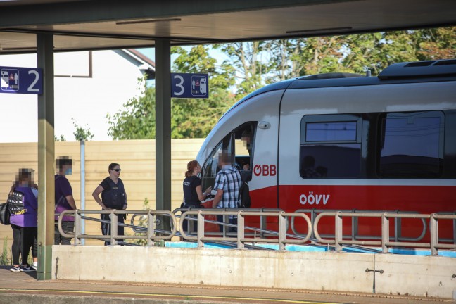 Rabiater Fahrgast sorgt für größeren Einsatz der Polizei am Bahnhof in Marchtrenk