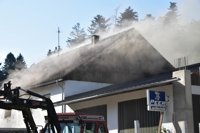 Zehn Feuerwehren bei Gebäudebrand in Putzleinsdorf im Einsatz