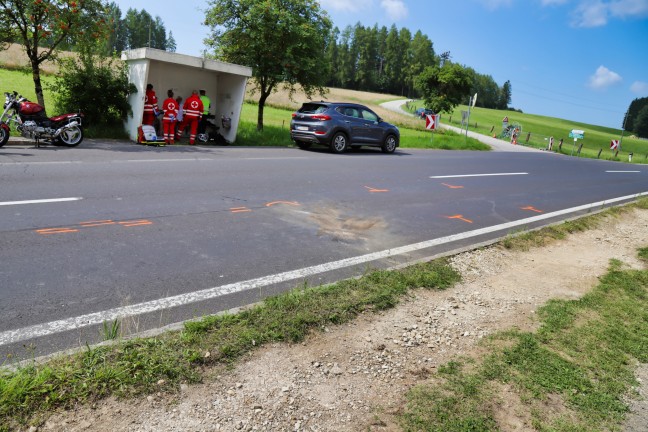 Schwerverletzter bei heftigem Unfall zwischen PKW und Motorrad in Bad Leonfelden