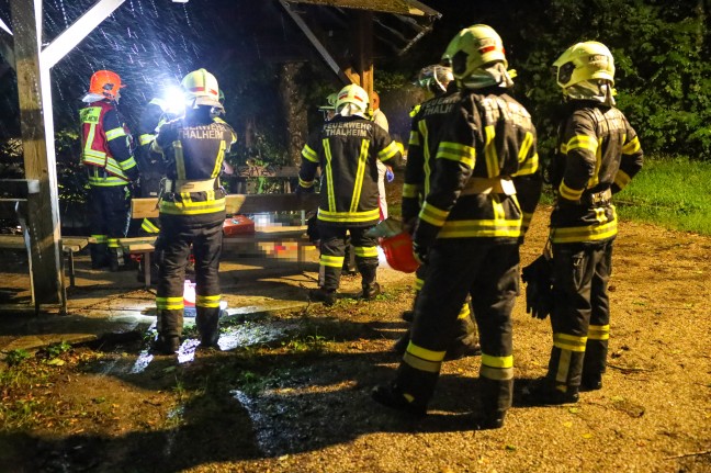 Rettung einer verletzten Person am Reinberg in Thalheim bei Wels während heftigem Gewitter