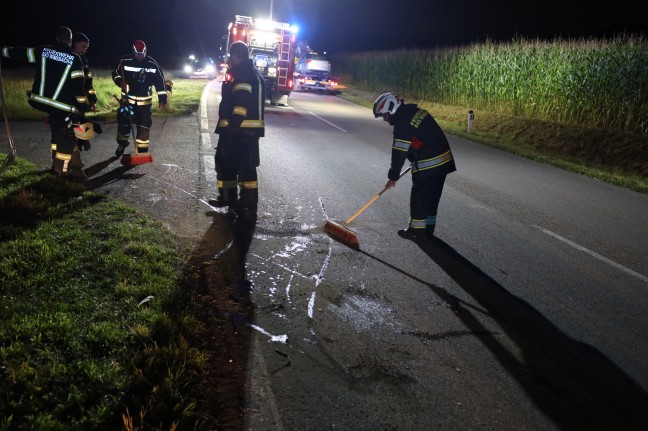 Verkehrsunfall in Bad Wimsbach-Neydharting endet nach Schneise durch Maisfeld im angrenzenden Feld