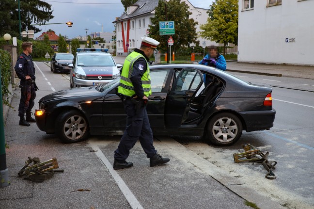Verkehrsunfall mit mutmaßlich gestohlenem Auto in Wels-Vogelweide