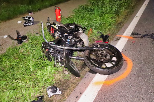 Kollision zwischen Moped und Motorrad in Luftenberg an der Donau endet mit zwei Schwerverletzten