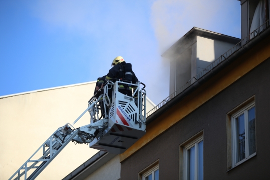 Wohnungsbrand in der Welser Innenstadt rasch unter Kontrolle gebracht