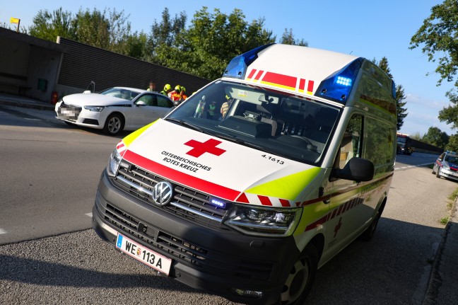 Serienauffahrunfall im Abendverkehr mit zehn beteiligten Fahrzeugen bei Gunskirchen