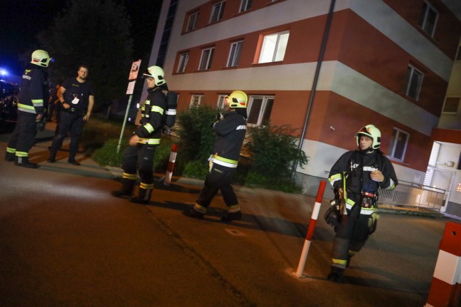 Lagerfeuer führte zu Brandverdacht und Feuerwehreinsatz in Wels-Lichtenegg