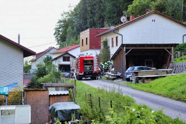 Drei Feuerwehren bei Brand einer Wasserpumpe in Kirchschlag bei Linz im Einsatz
