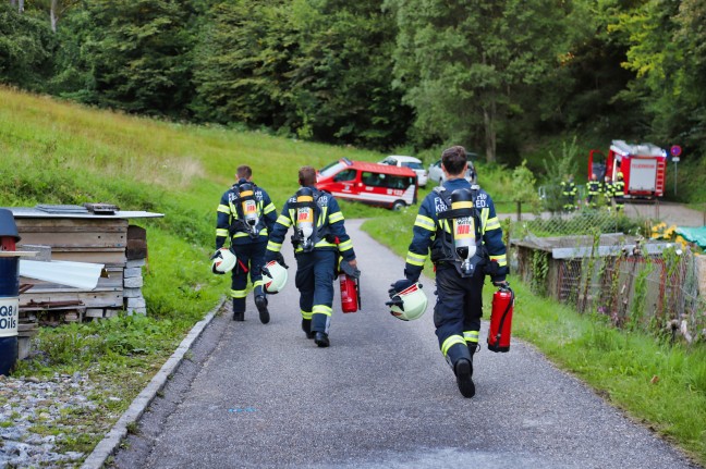 Drei Feuerwehren bei Brand einer Wasserpumpe in Kirchschlag bei Linz im Einsatz