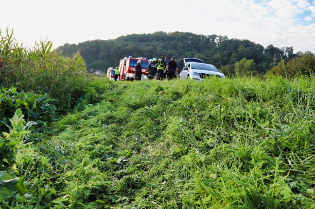 PKW-Lenker verlor in Steyregg Kontrolle über sein Fahrzeug und landete in Rübenfeld