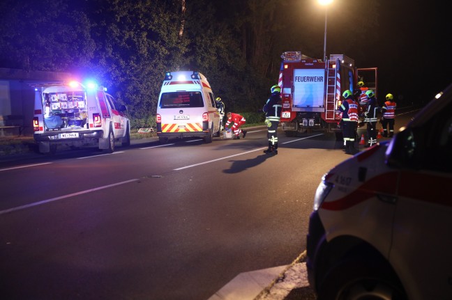 Schwerverletzter bei Kollision zwischen Auto und Motorrad auf Wiener Straße bei Gunskirchen