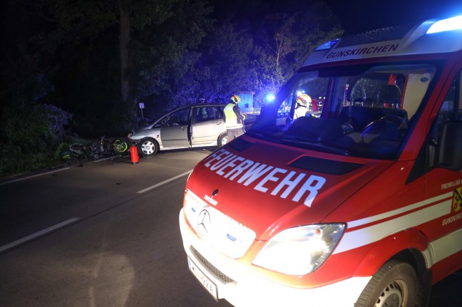 Schwerverletzter bei Kollision zwischen Auto und Motorrad auf Wiener Straße bei Gunskirchen