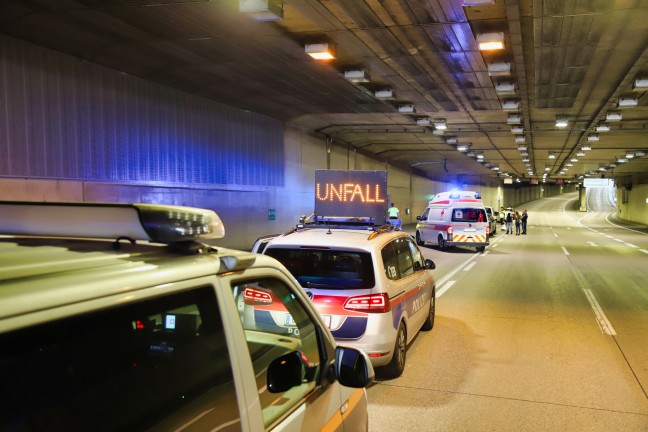 Zwei Verletzte bei Verkehrsunfall im Tunnel Bindermichl auf der Mühlkreisautobahn in Linz