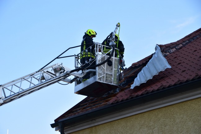 Brand im Dachbereich eines Wohngebäudes in Aschach an der Donau