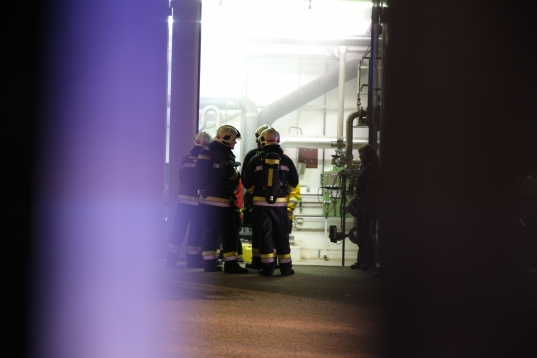 Nächtlicher Feuerwehreinsatz wegen stärkerer Rauchentwicklung im Welser Industriegebiet
