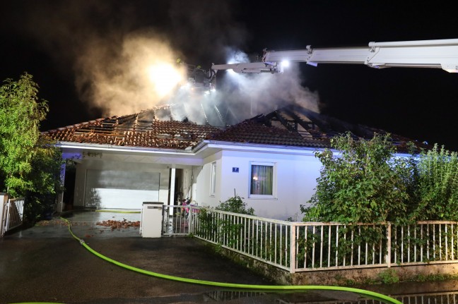 Brand eines Wohnhauses in Sierning durch vier Feuerwehren rasch unter Kontrolle gebracht