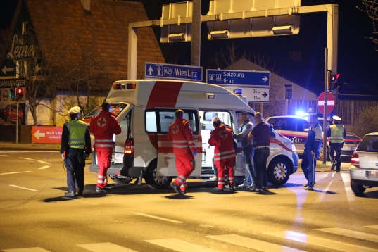 Schwerer Kreuzungscrash auf der Welser Osttangente fordert fünf Verletzte