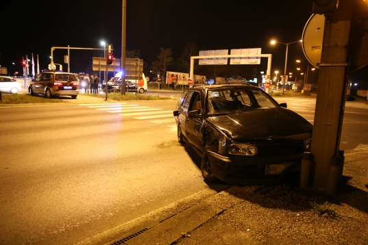 Schwerer Kreuzungscrash auf der Welser Osttangente fordert fünf Verletzte