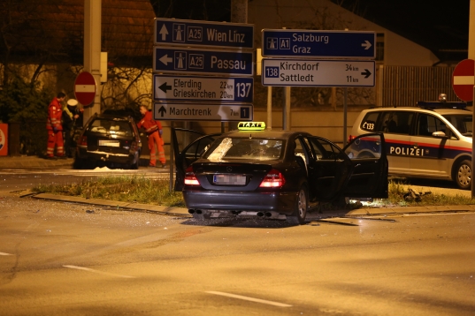 Schwerer Kreuzungscrash auf der Welser Osttangente fordert fünf Verletzte