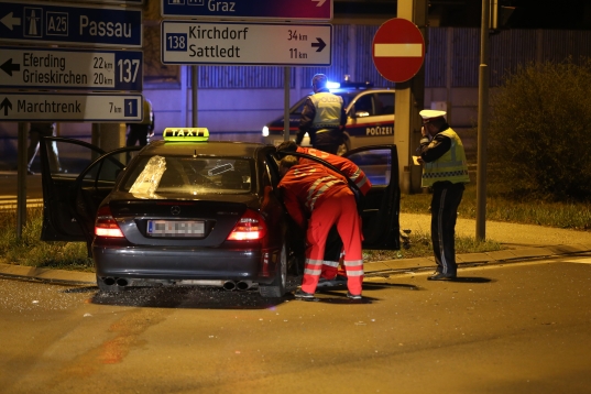 Schwerer Kreuzungscrash auf der Welser Osttangente fordert fünf Verletzte