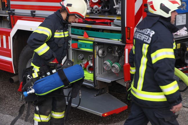 Vier Feuerwehren bei Kellerbrand in einem Wohnhaus in Schörfling am Attersee im Einsatz
