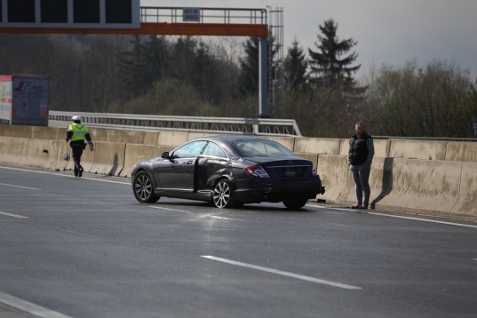 Mehrere Unfälle nach starkem Graupelschauer auf der Westautobahn bei Pucking