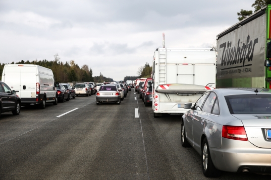 Fahrzeuglenker bei Verkehrsunfall auf der Westautobahn verletzt