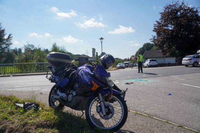 Motorradlenker bei Kollision mit Traktor in Pischelsdorf am Engelbach schwer verletzt