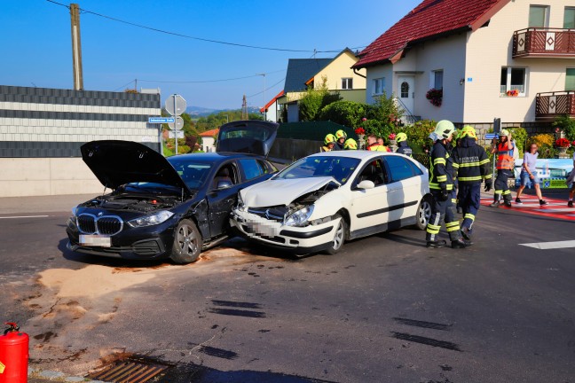 Ein Verletzter bei Kreuzungscrash zwischen zwei PKW in Engerwitzdorf