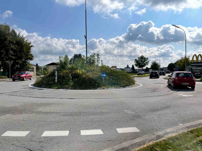 Radfahrer bei Verkehrsunfall in Braunau am Inn schwer verletzt