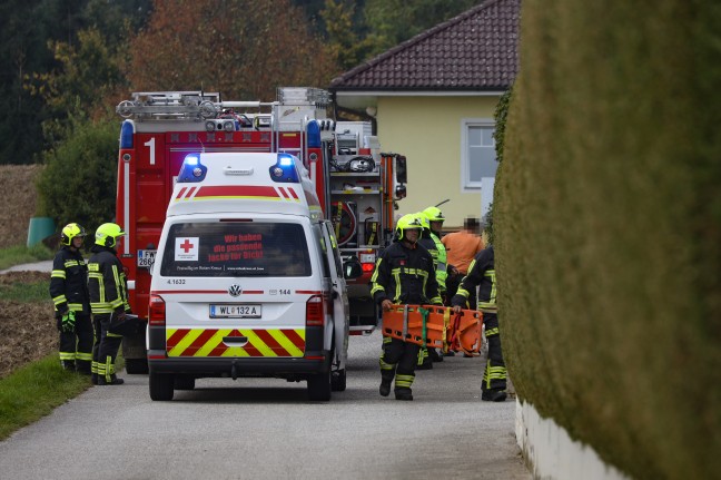 Tödliches Ereignis: Person in Steinerkirchen an der Traun unter Auto eingeklemmt