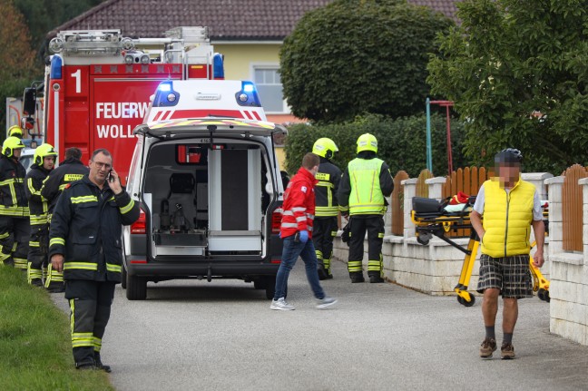 Tödliches Ereignis: Person in Steinerkirchen an der Traun unter Auto eingeklemmt