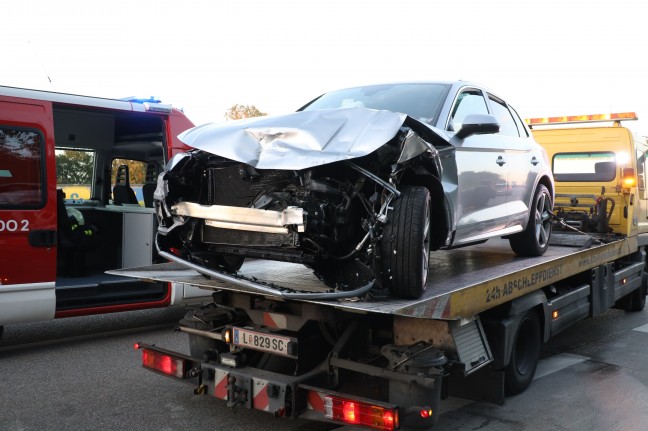 Menschenrettung nach schwerem Verkehrsunfall zwischen LKW und PKW auf Westautobahn bei Enns