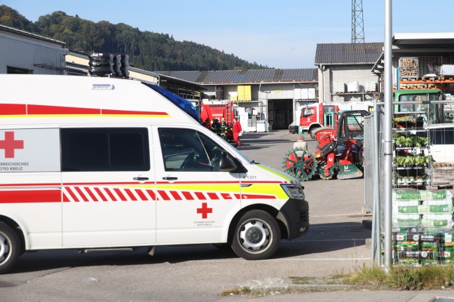 15 Feuerwehren bei Brand in einem Silo in Vcklamarkt im Einsatz