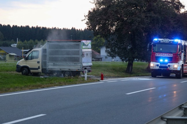 Brand im Laderaum eines Klein-LKW auf Pyhrnpass Straße bei Sattledt