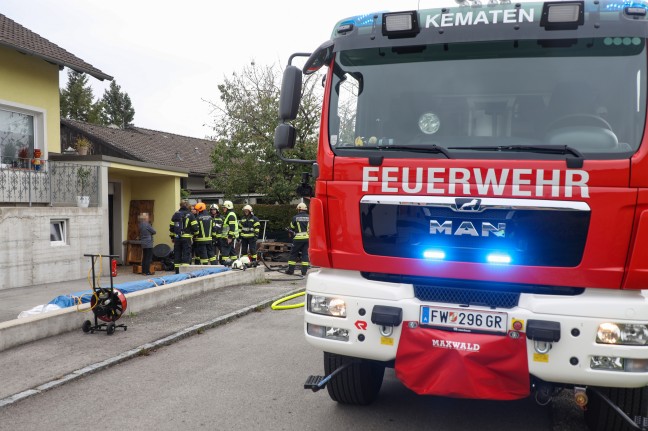 Drei Feuerwehren bei Garagenbrand in Kematen am Innbach im Einsatz