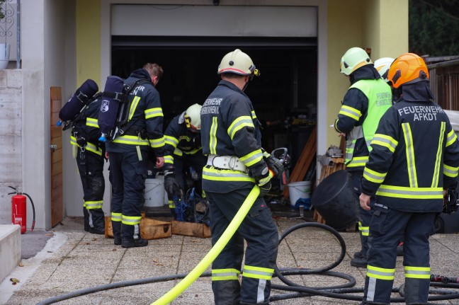 Drei Feuerwehren bei Garagenbrand in Kematen am Innbach im Einsatz