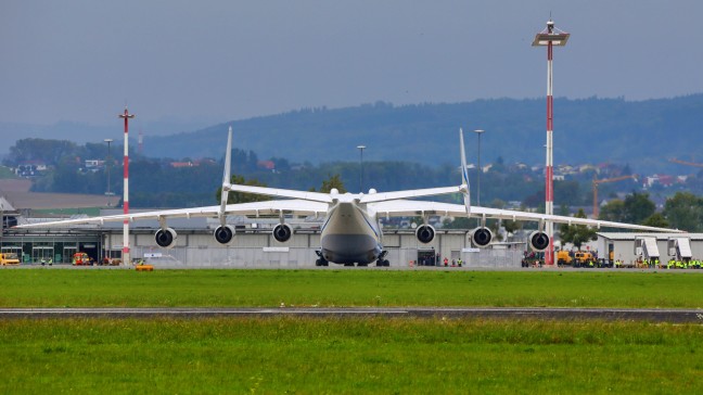 Antonow An-225: Größtes Flugzeug der Welt lockt massenweise Flugzeugbegeisterte nach Hörsching