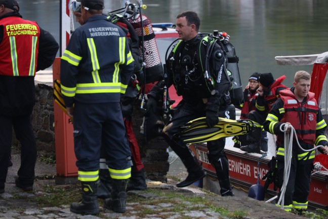 Auto bei Vichtenstein in die Donau gerollt und untergegangen